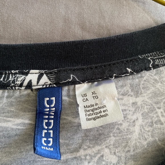 Summer H&M Men’s XL T-Shirt - Picture 2 of 2